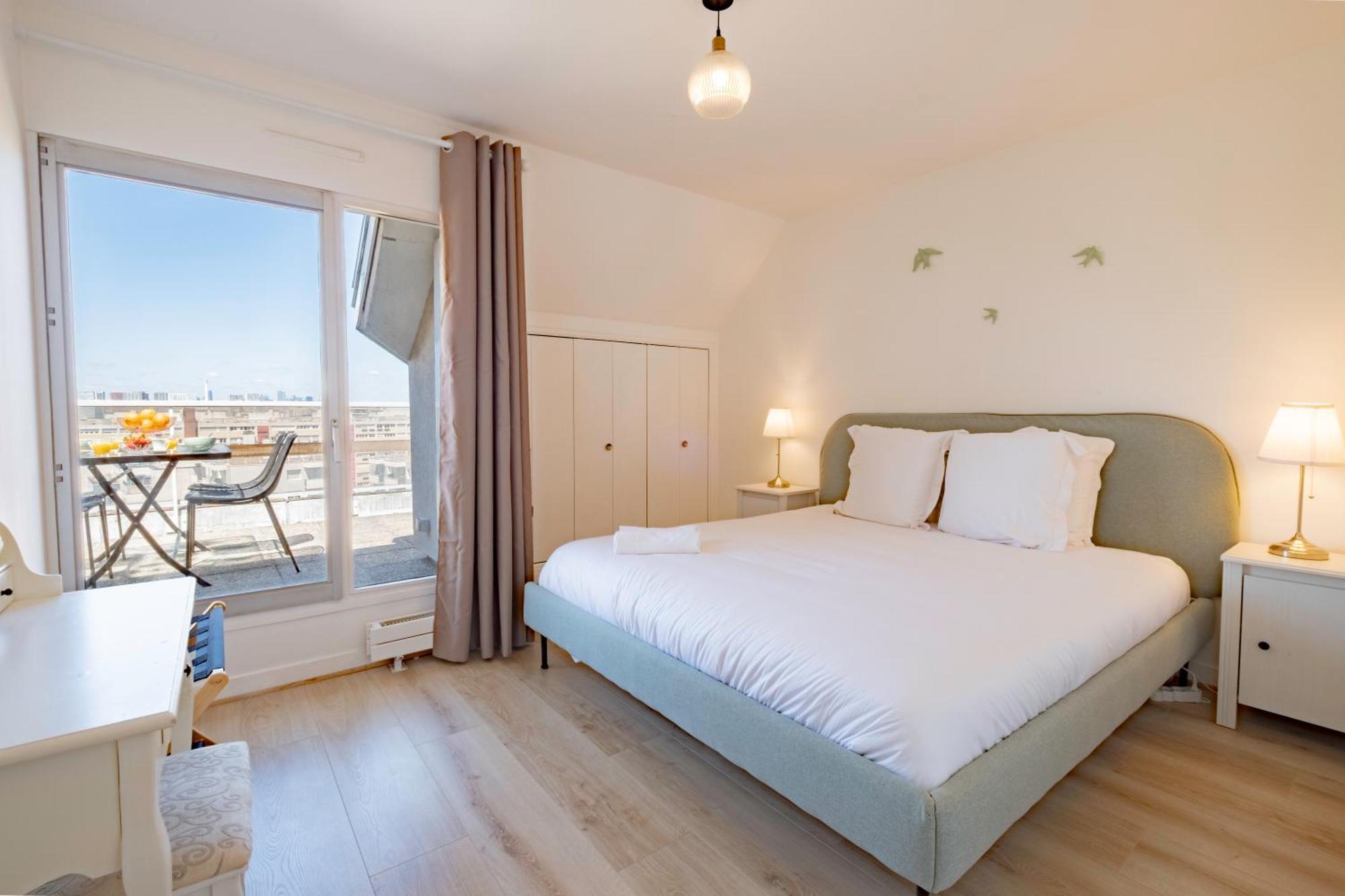 L'envol - Eiffel Tower View, Near Metro *