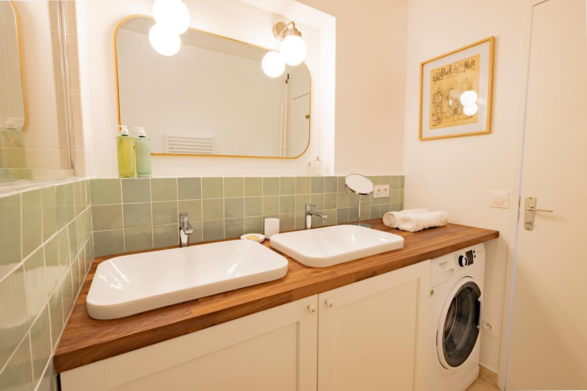 L'envol - Eiffel Tower View, Near Metro * Parigi