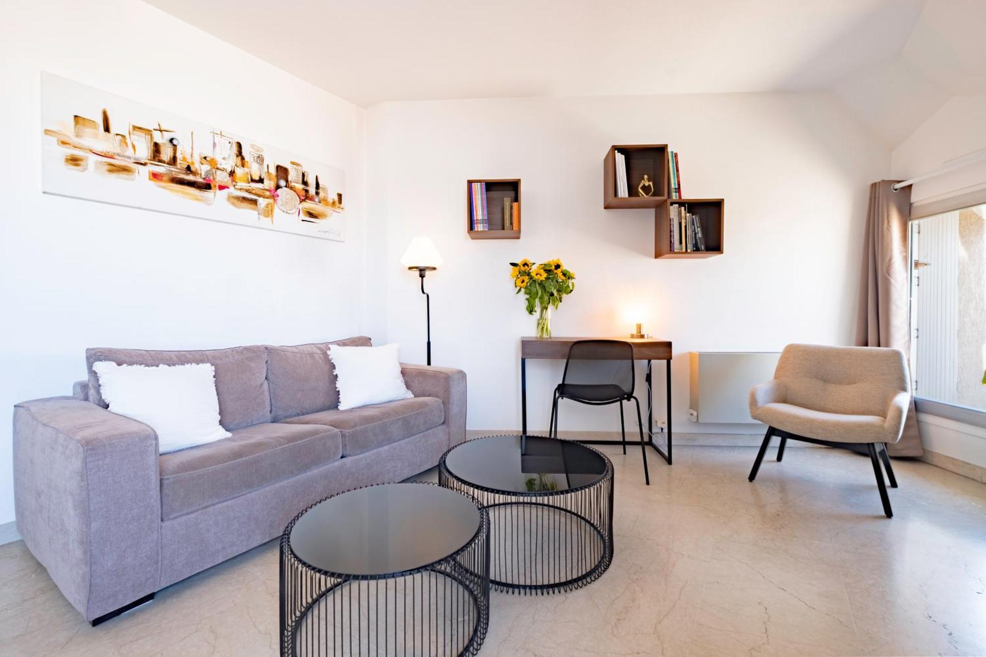 L'envol - Eiffel Tower View, Near Metro Parigi